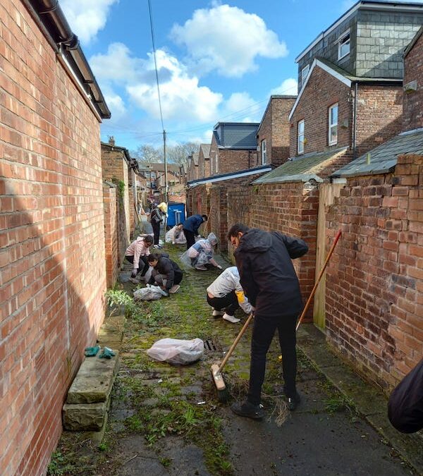 Student volunteers help launch new Fallowfield community project